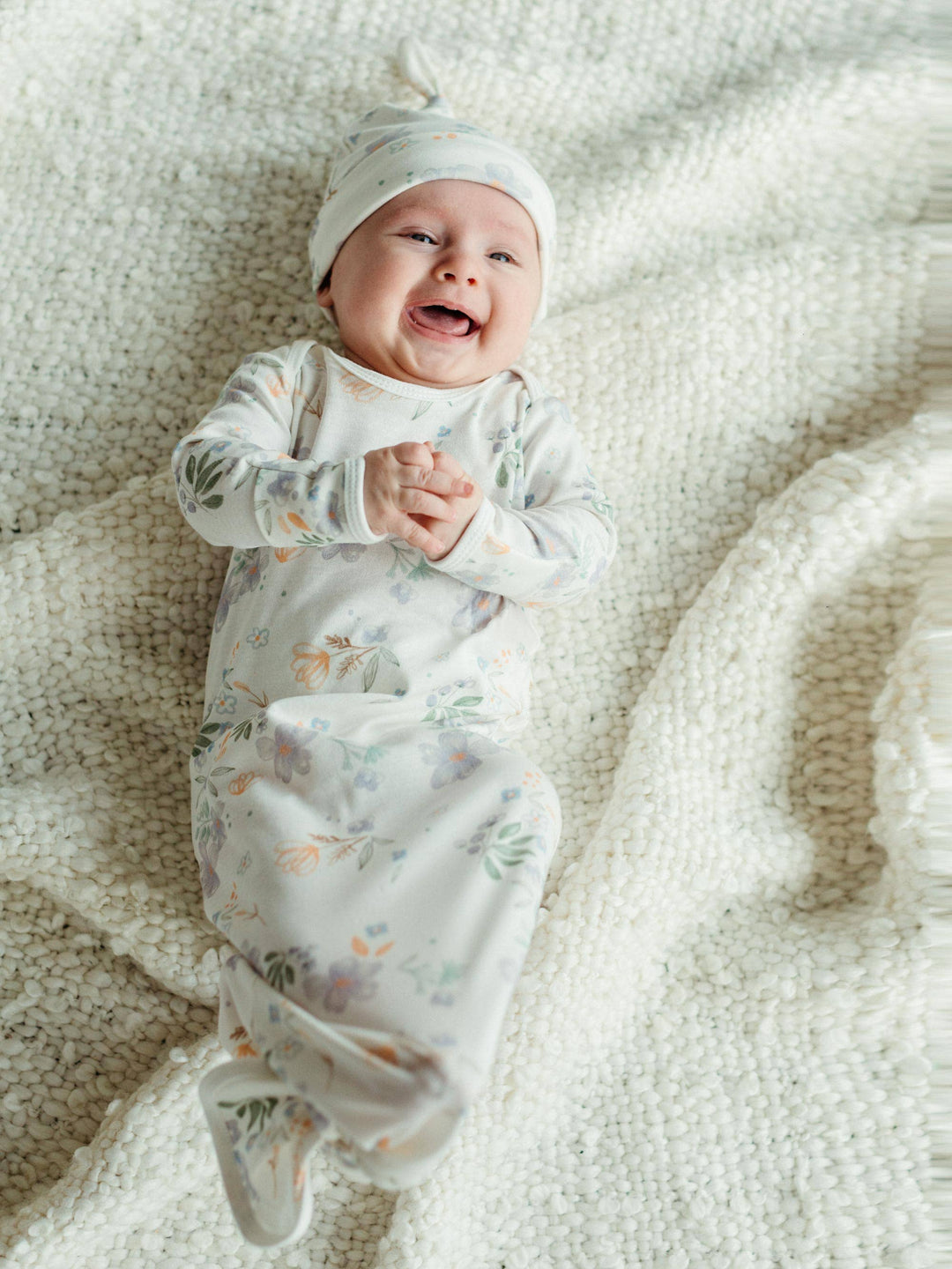 Knotted Gown & Beanie Set – Modern Daisy Floral