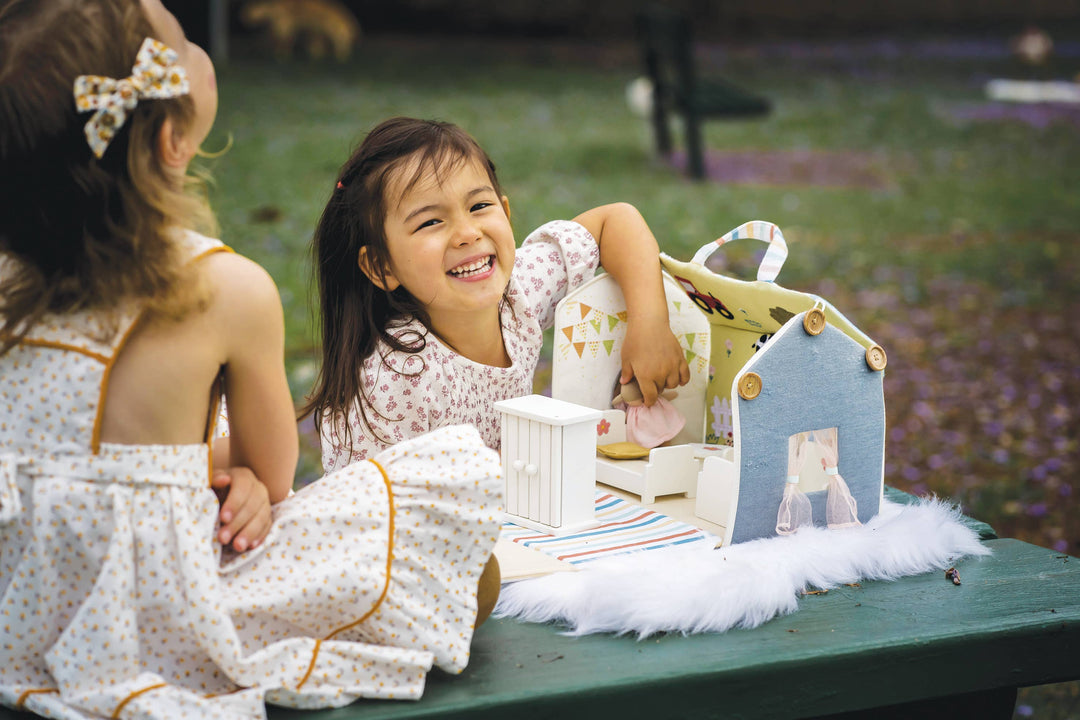 On-the-Go Doll House