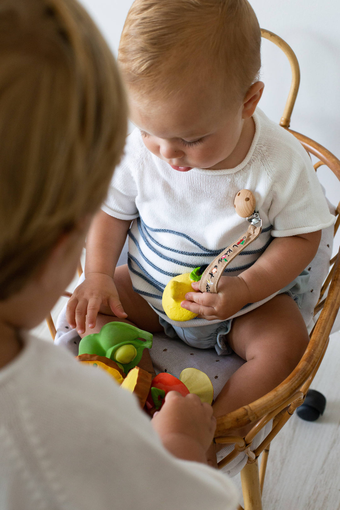 Oli & Carol Teether Holder – Natural Cotton