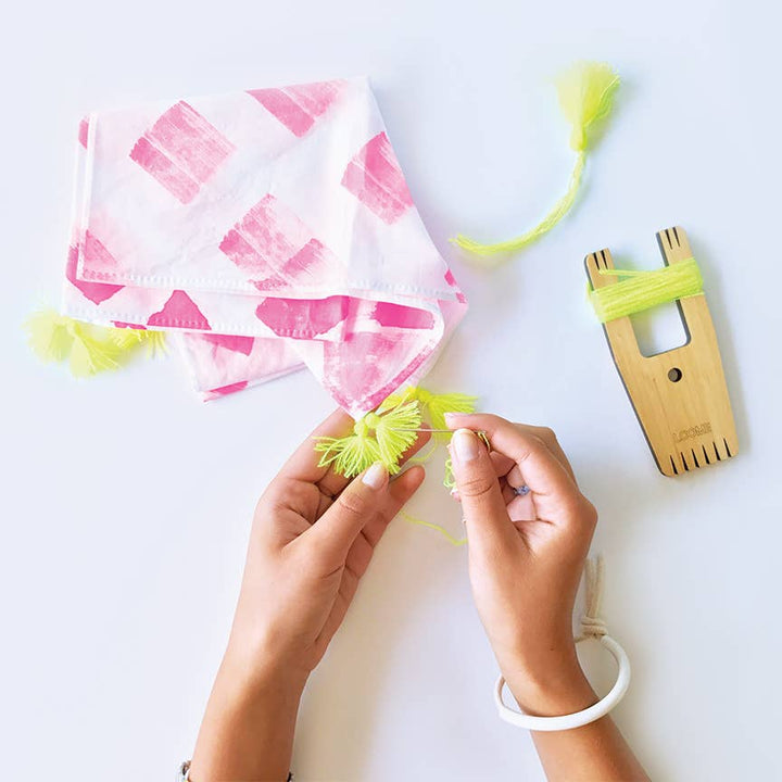 5-IN-1 Pom Pom Maker