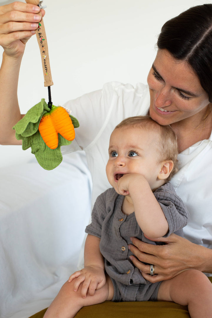 Oli & Carol Teether Holder – Natural Cotton