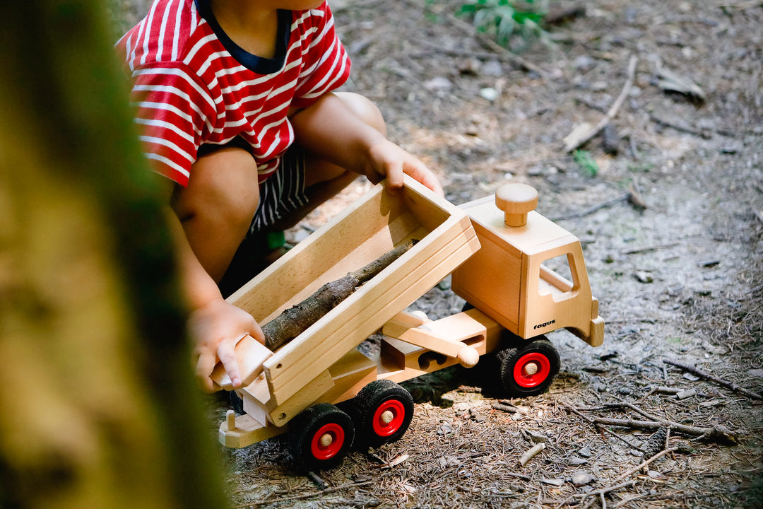 Wooden Container Tipper Truck by Fagus