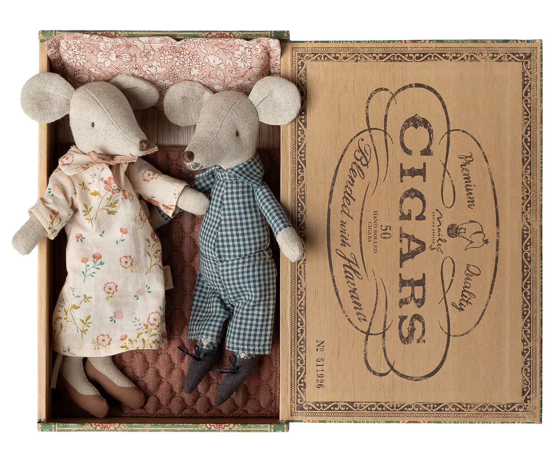 Maileg Grandma &amp; Grandpa in Cigarbox