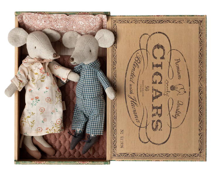 Maileg Grandma &amp; Grandpa in Cigarbox