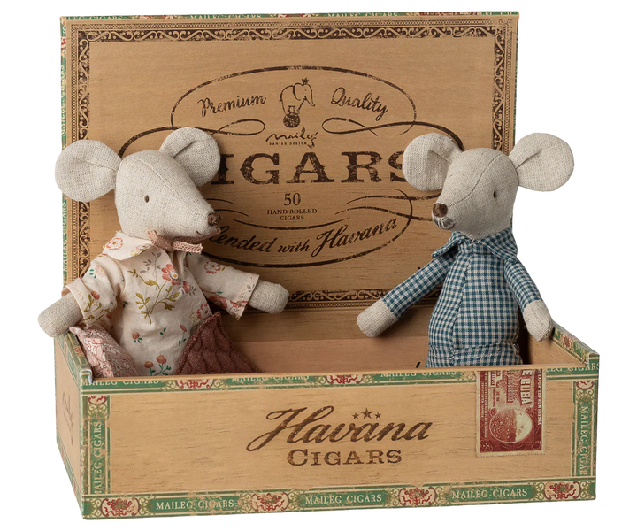 Maileg Grandma &amp; Grandpa in Cigarbox