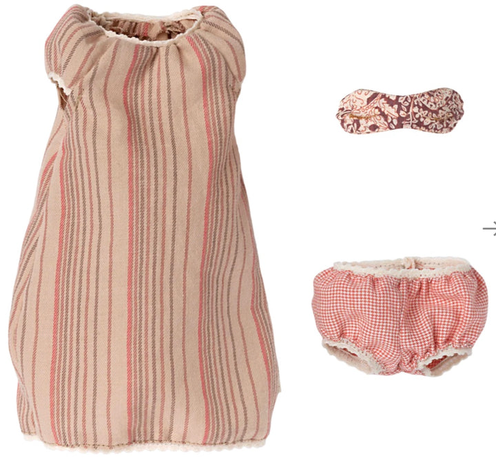 Medium Mouse - Nightgown