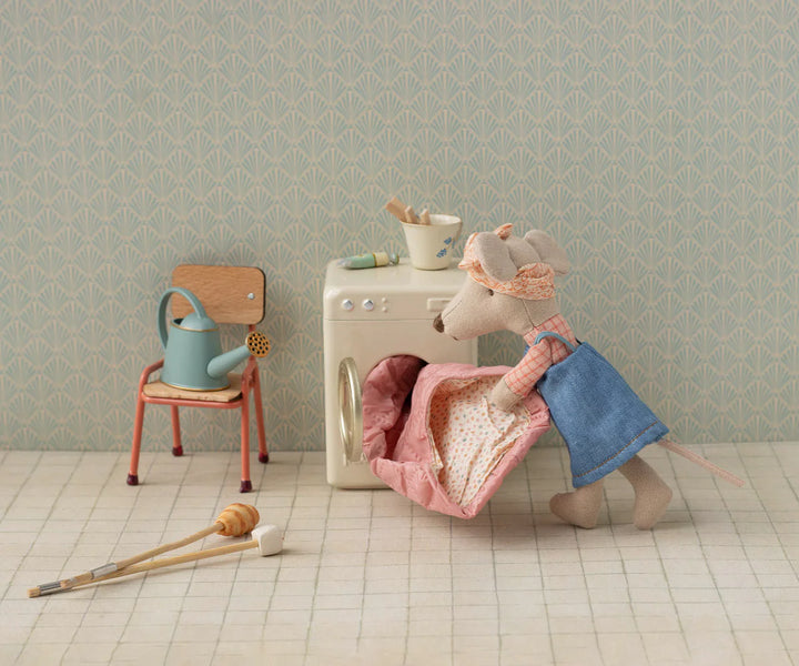Hiker Mouse - Big Sister